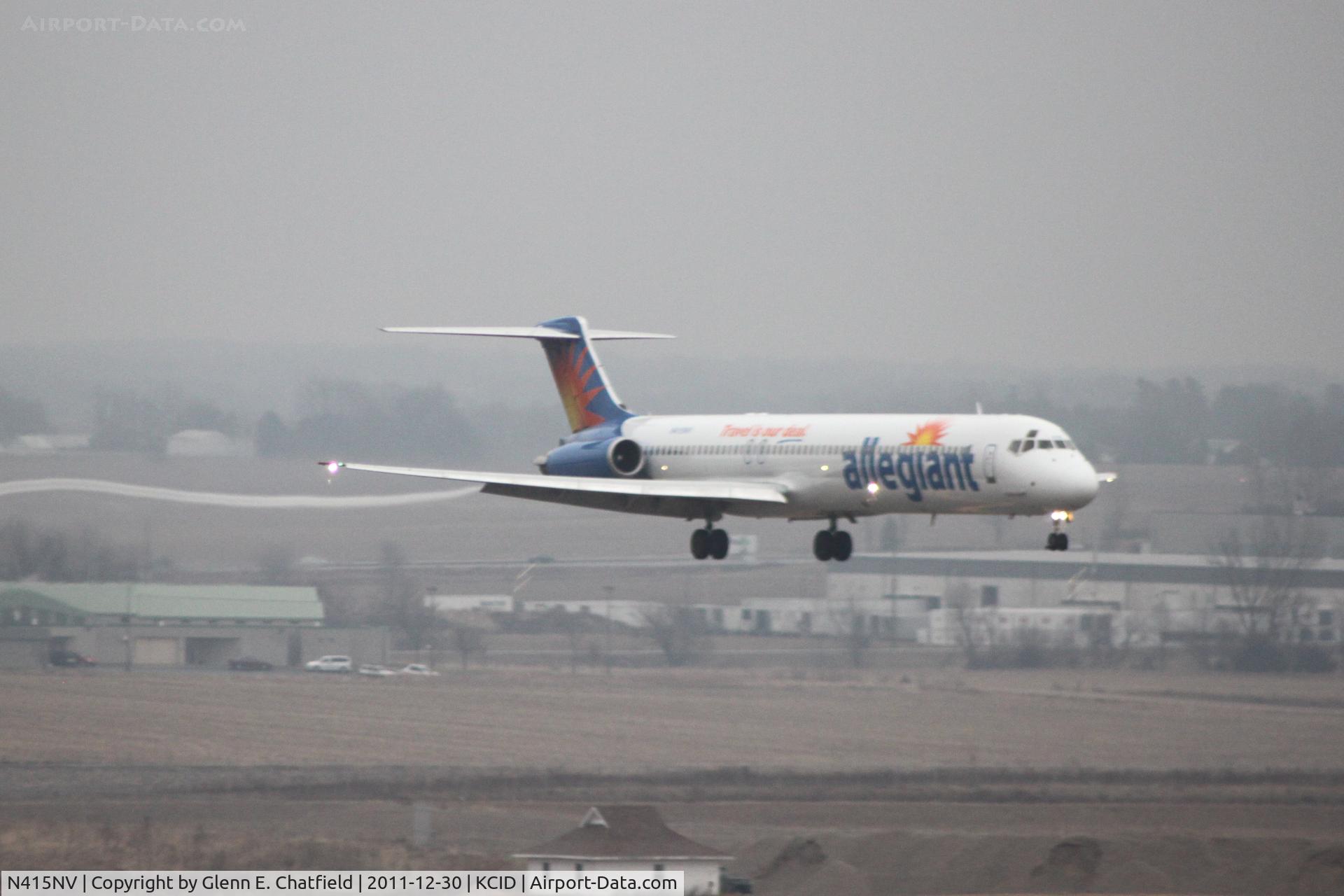 N415NV, 1989 McDonnell Douglas MD-82 (DC-9-82) C/N 49909, On short approach for runway 27
