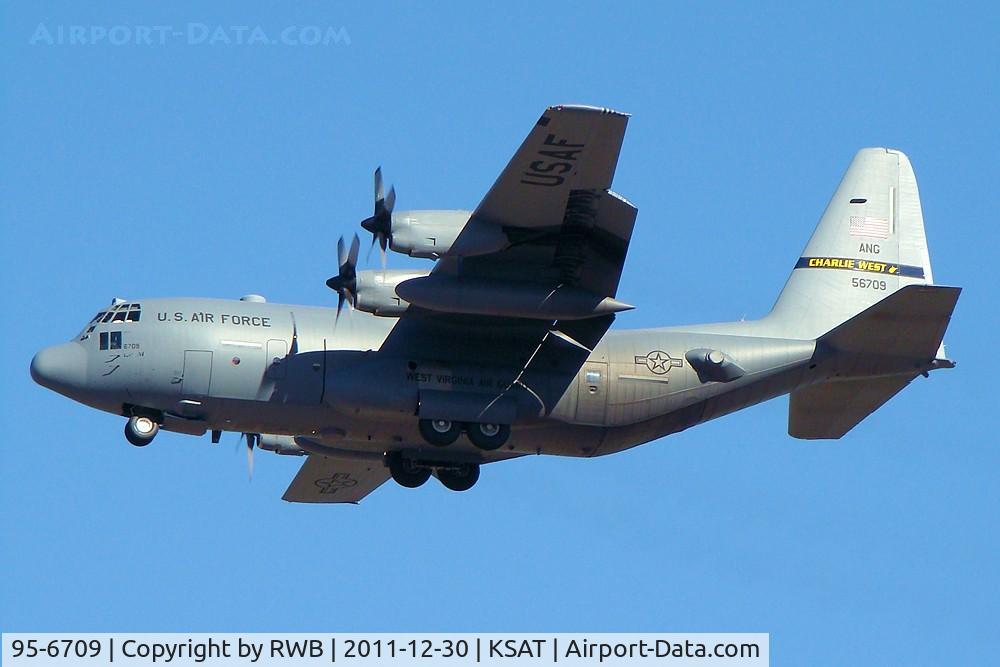 95-6709, 1995 Lockheed C-130H Hercules C/N 382-5417, Landing 30L