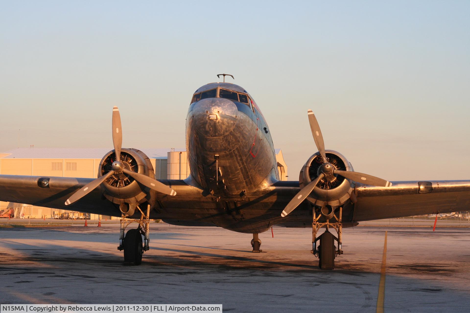 N15MA, 1943 Douglas DC3C-S1C3G (C-47A) C/N 19286, DC3 Ft Lauderdale airport