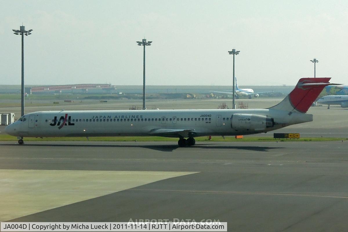 JA004D, 1997 McDonnell Douglas MD-90-30 C/N 53558, At Haneda