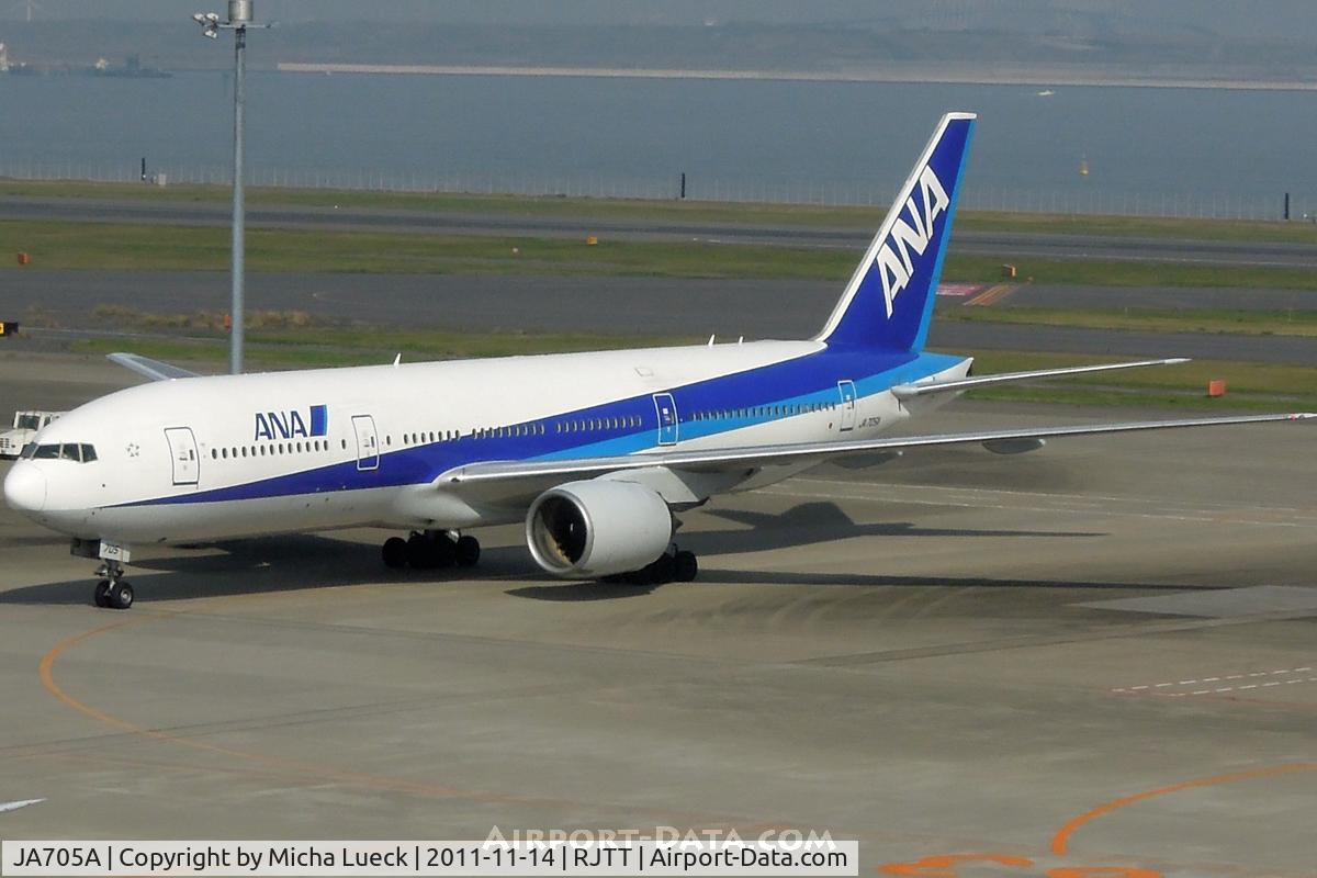 JA705A, 1998 Boeing 777-281 C/N 29029, At Haneda