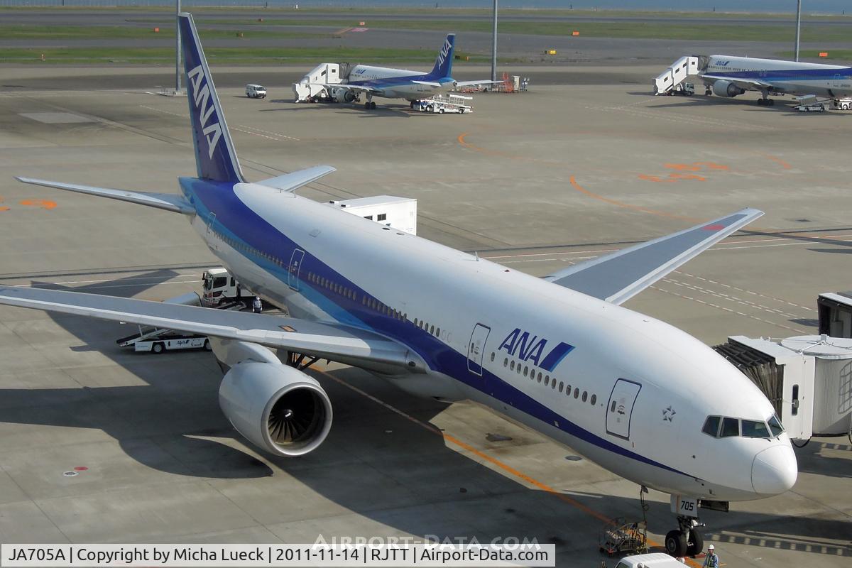 JA705A, 1998 Boeing 777-281 C/N 29029, At Haneda