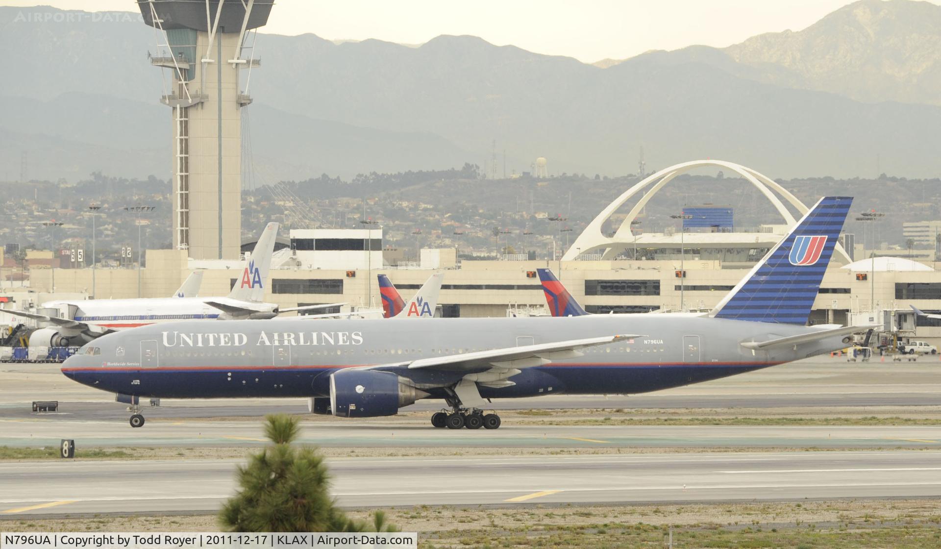N796UA, 1998 Boeing 777-222 C/N 26931, Arriving at LAX