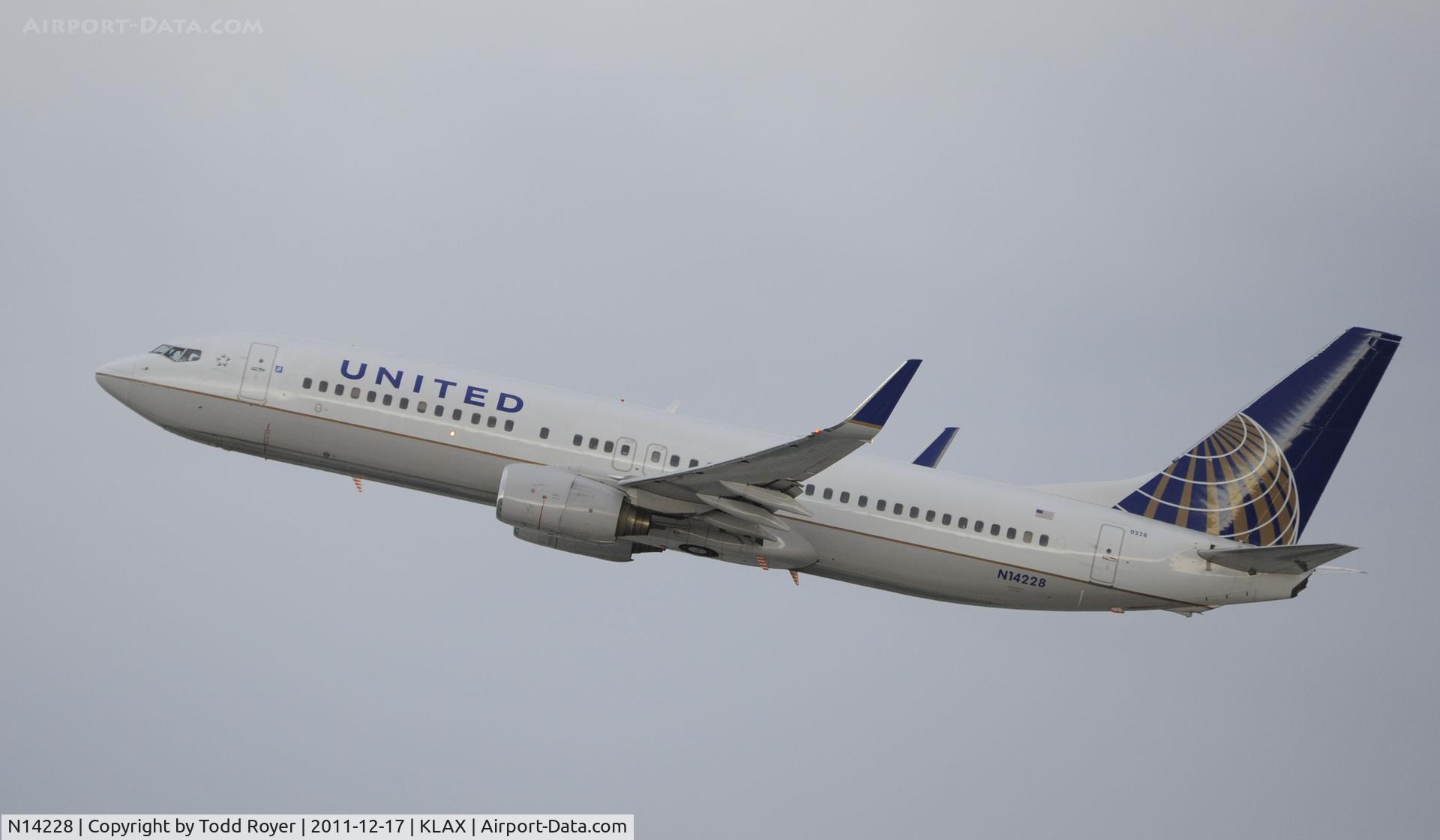 N14228, 1999 Boeing 737-824 C/N 28792, Departing LAX
