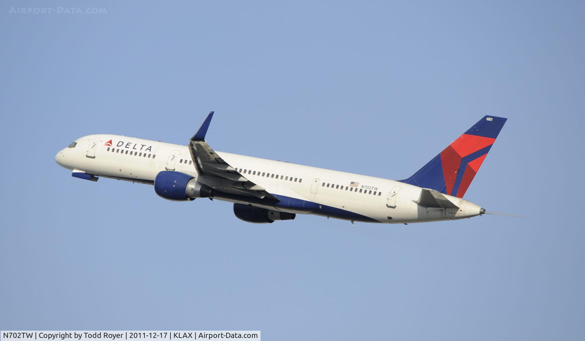 N702TW, 1996 Boeing 757-2Q8 C/N 28162, Departing LAX