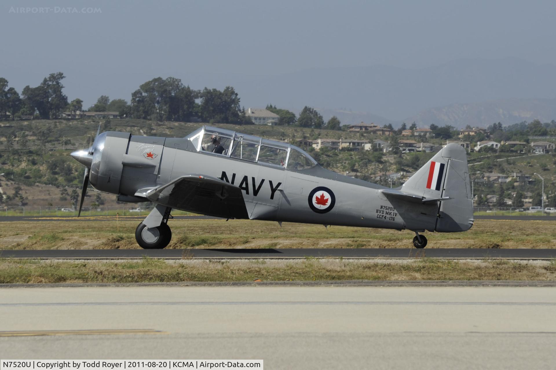 N7520U, 1952 Canadian Car & Foundry Harvard Mk.4 C/N CCF4-176, Taxi for departure