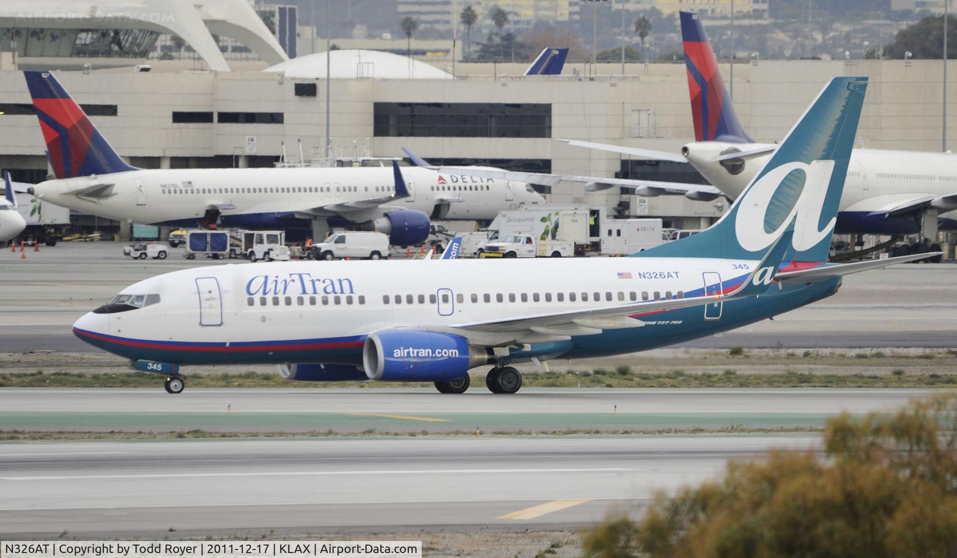N326AT, 2007 Boeing 737-7BD C/N 33933, Arriving at LAX