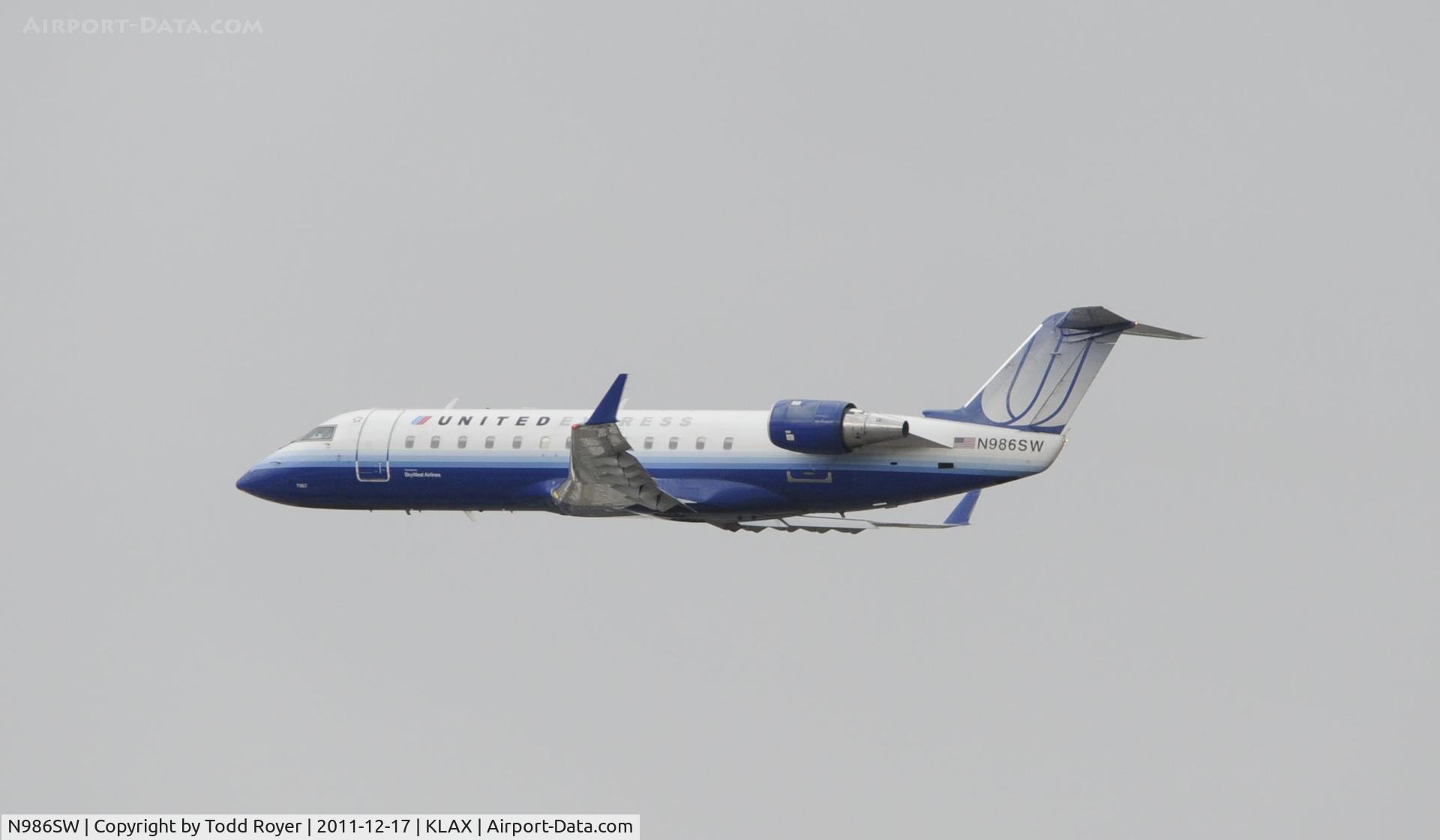 N986SW, 2004 Bombardier CRJ-200ER (CL-600-2B19) C/N 7967, Departing LAX