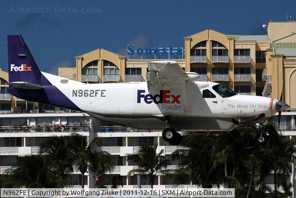 N962FE, 1988 Cessna 208B Grand Caravan C/N 208B0078, visitor