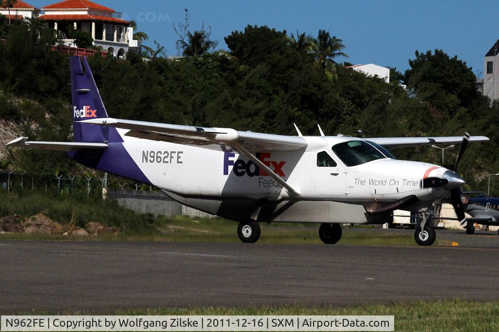 N962FE, 1988 Cessna 208B Grand Caravan C/N 208B0078, visitor