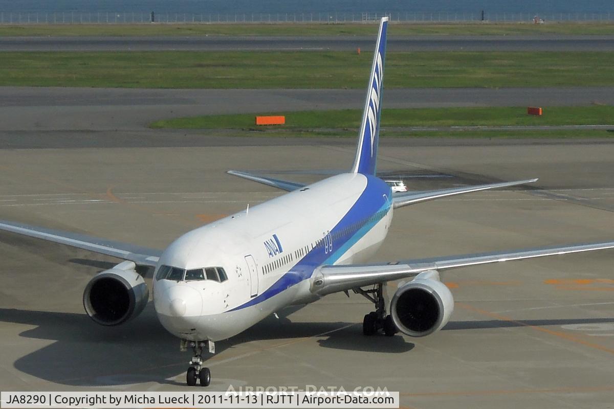 JA8290, 1989 Boeing 767-381 C/N 24417, At Haneda