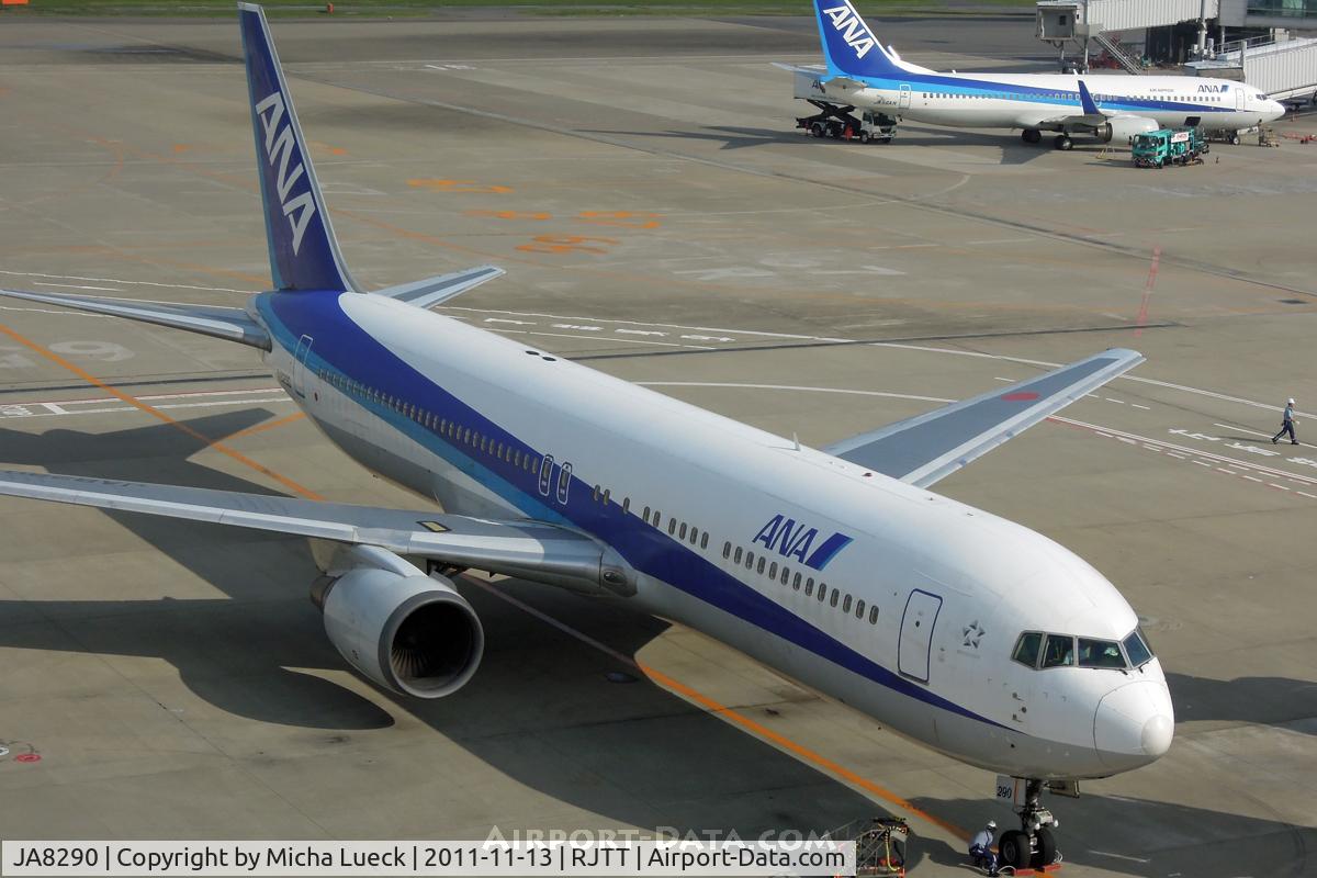 JA8290, 1989 Boeing 767-381 C/N 24417, At Haneda