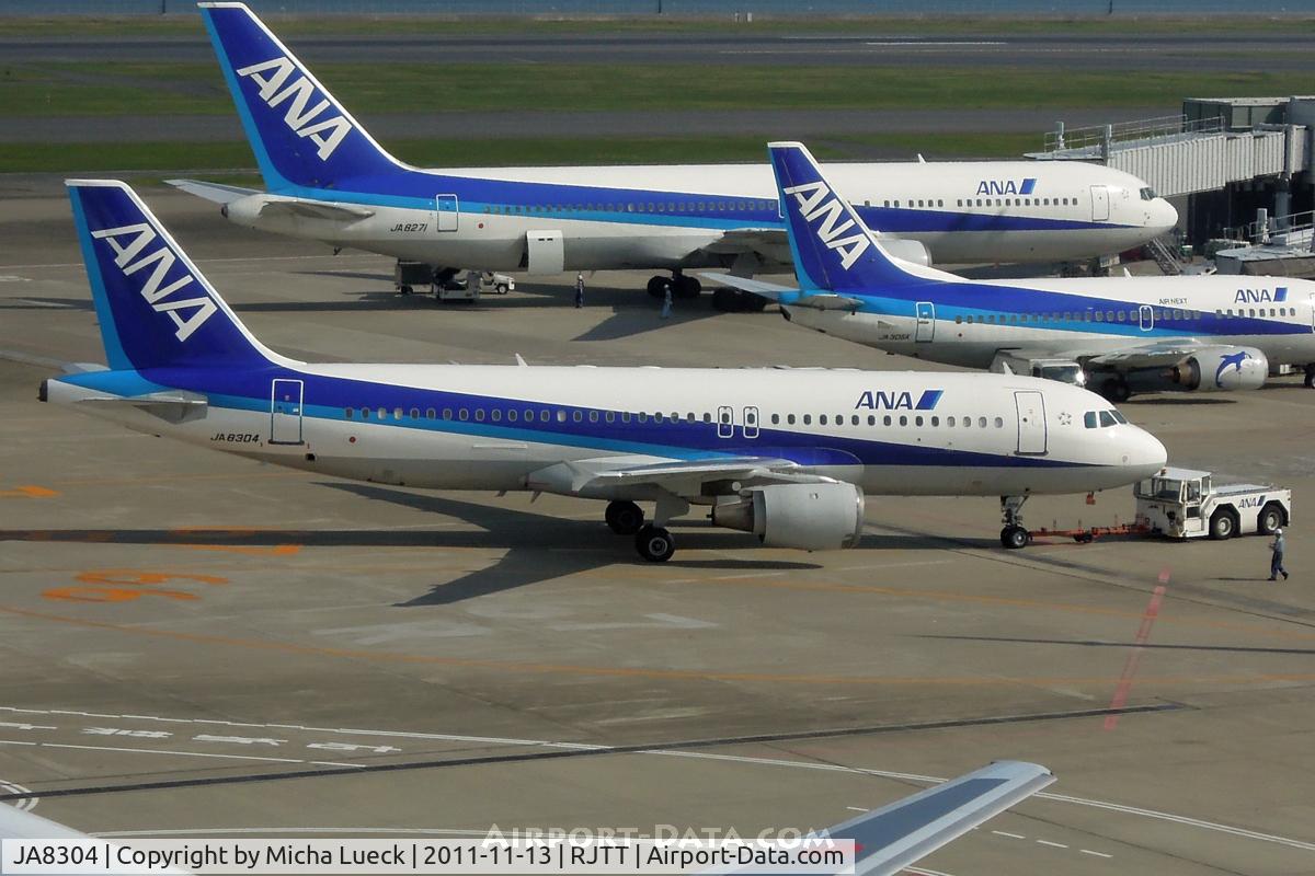 JA8304, Airbus A320-211 C/N 0531, At Haneda