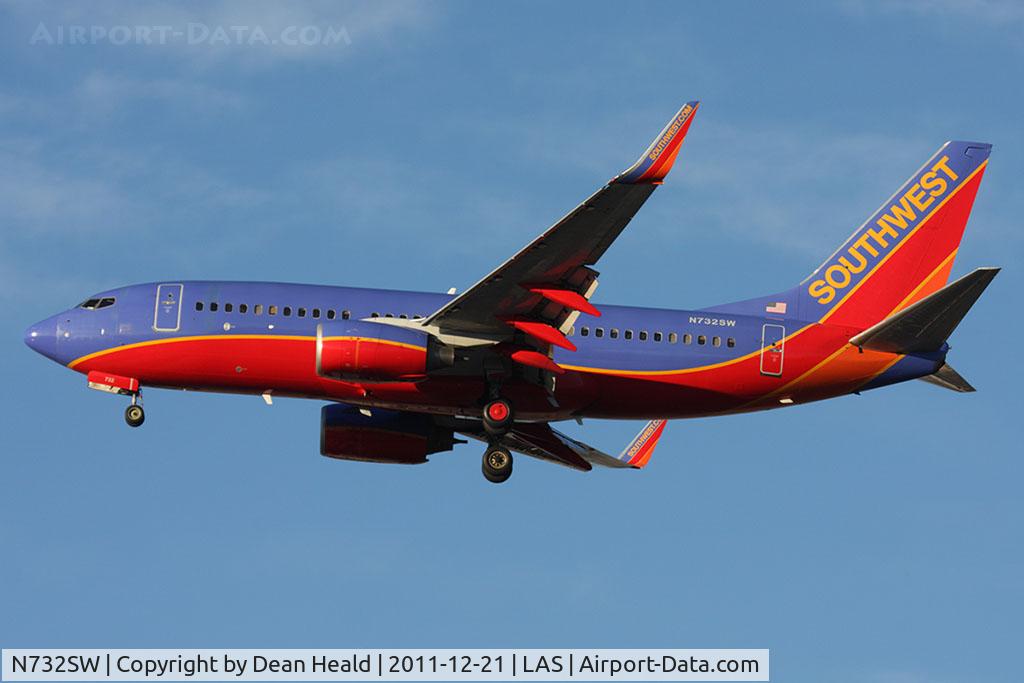 N732SW, 1999 Boeing 737-7H4 C/N 27864, Southwest Airlines N732SW on short final to RWY 25L.