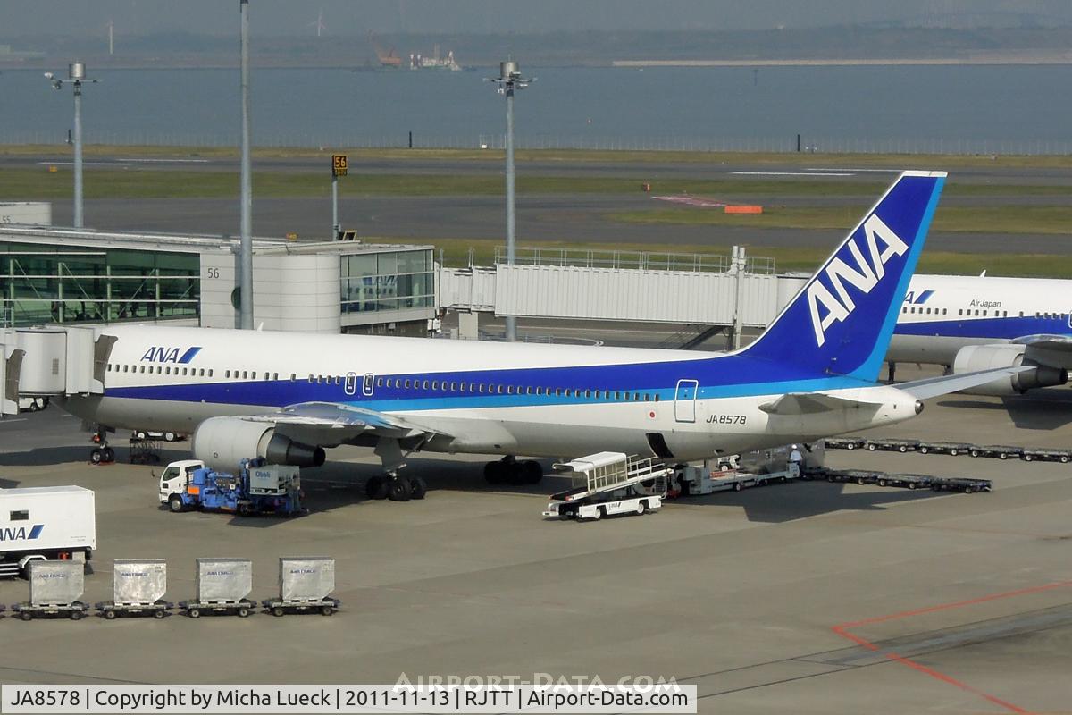 JA8578, 1993 Boeing 767-381 C/N 25658, At Haneda