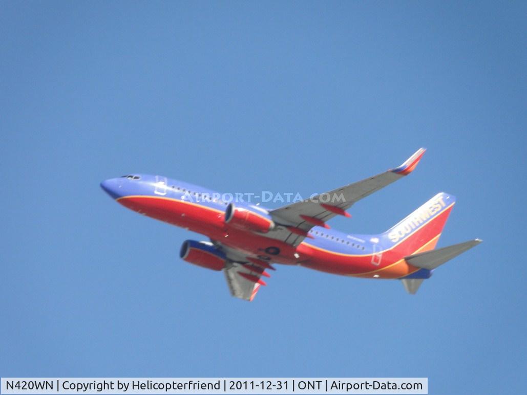 N420WN, 2001 Boeing 737-7H4 C/N 29825, After receving passengers, she's heading out from runway 26R