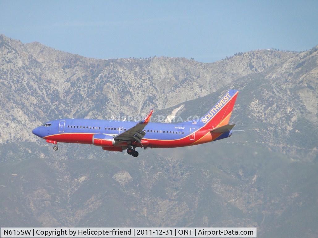 N615SW, 1995 Boeing 737-3H4 C/N 27698, On final to runway 26R