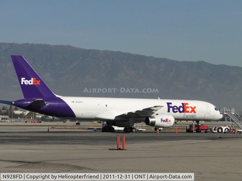 N928FD, 1988 Boeing 757-28A C/N 24369, Parked on the side waiting to be loaded