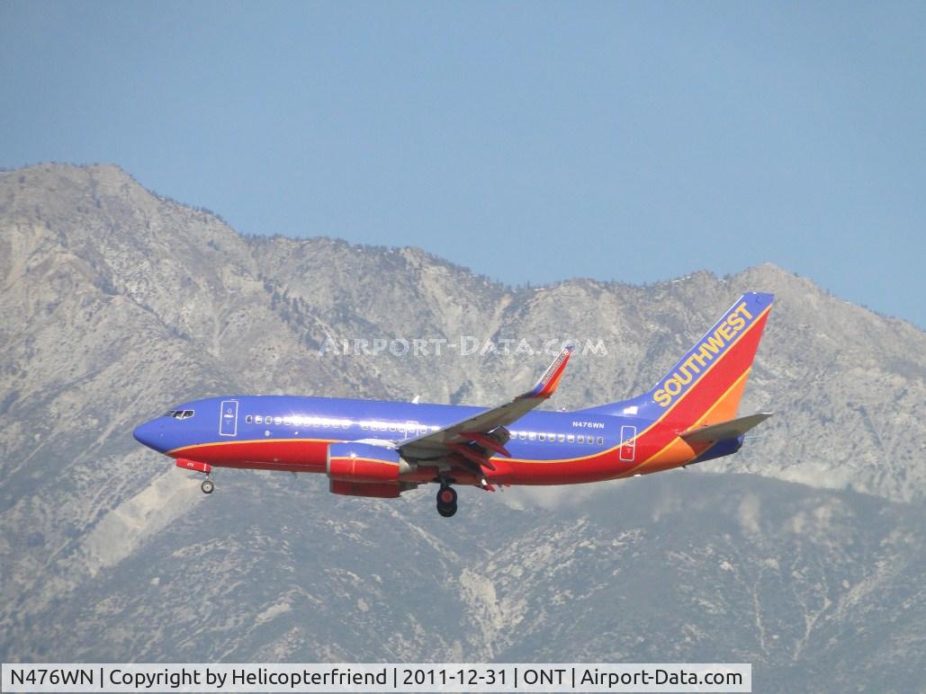 N476WN, 2004 Boeing 737-7H4 C/N 32475, On final for runway 26R