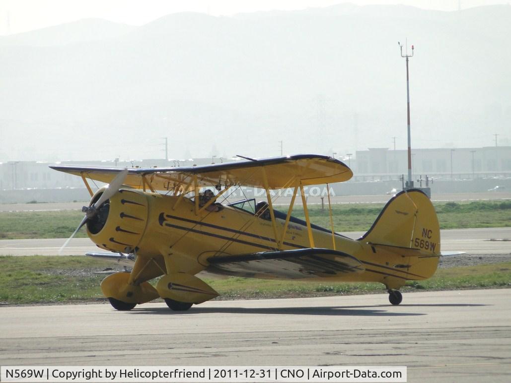N569W, 1996 Classic Aircraft Corp WACO YMF C/N F5C-069, Taxiing to runway 26