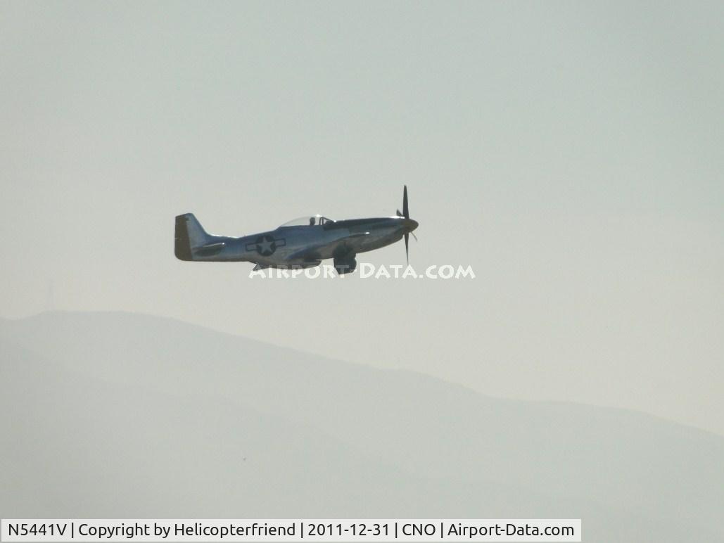 N5441V, 1961 North American F-51D Mustang C/N 45-11582, Retracting gear and climbing out