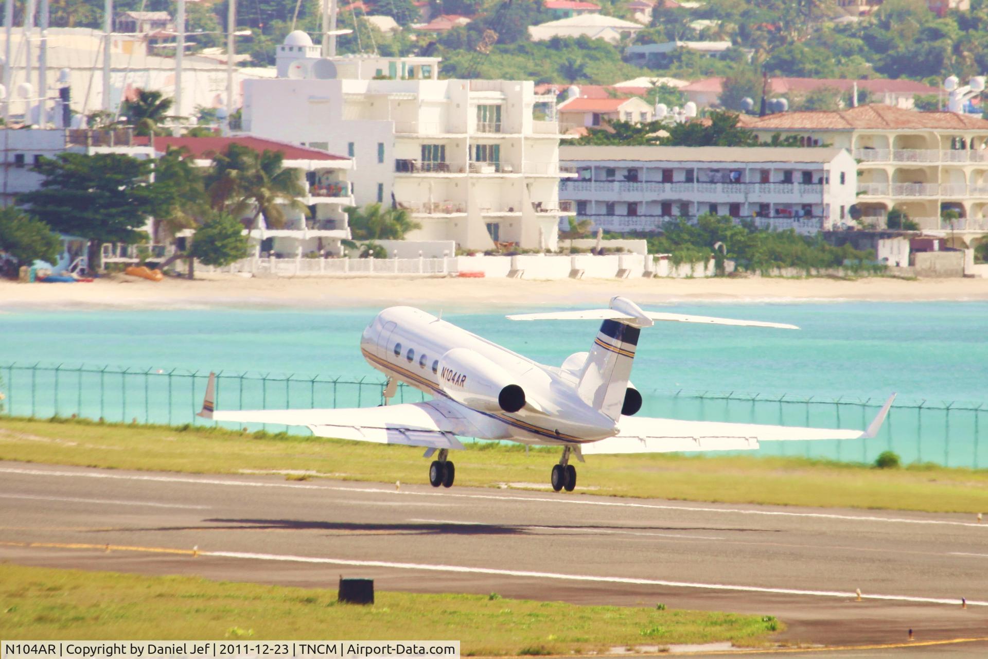N104AR, 2011 Gulfstream Aerospace GIV-X (G450) C/N 4223, N104AR