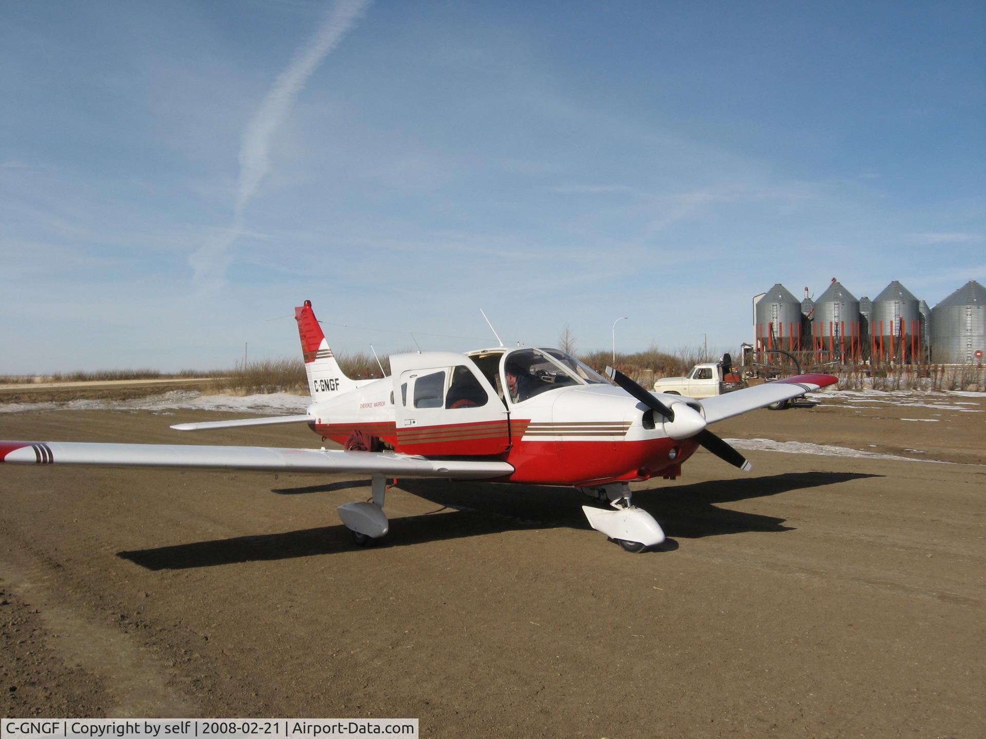 C-GNGF, 1975 Piper PA-28-151 C/N 287515262, on the run way