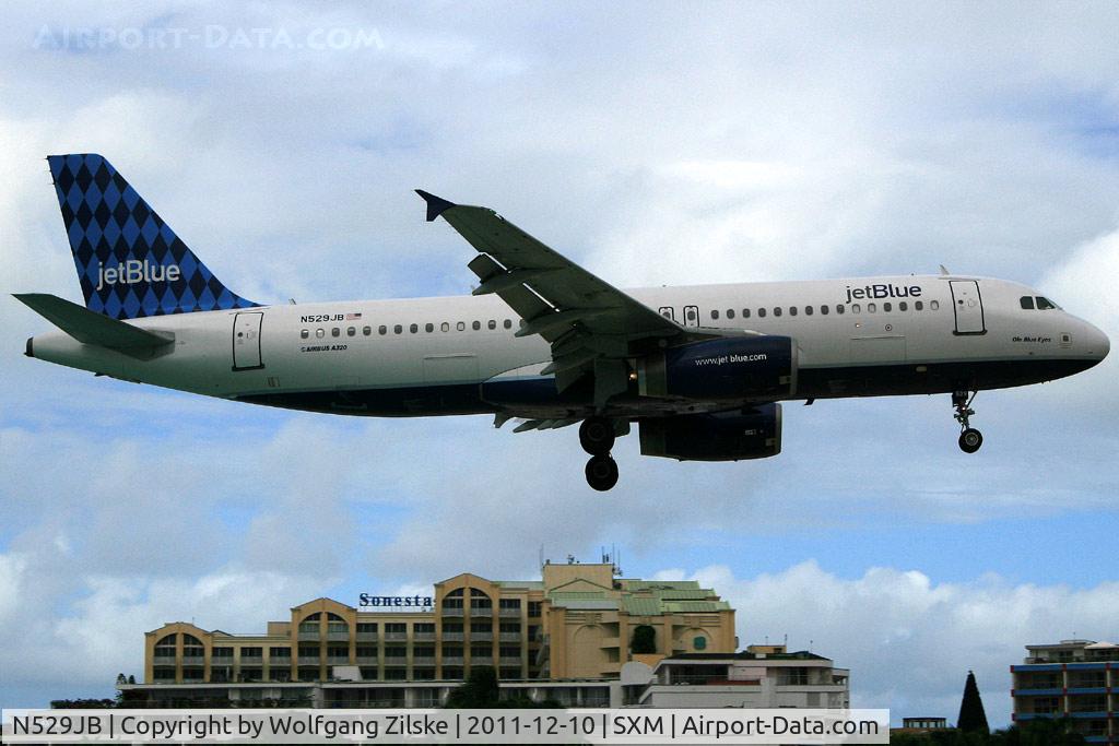 N529JB, 2001 Airbus A320-232 C/N 1610, visitor