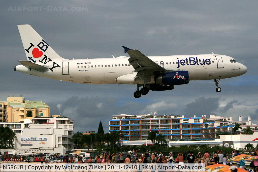 N586JB, 2004 Airbus A320-232 C/N 2160, visitor