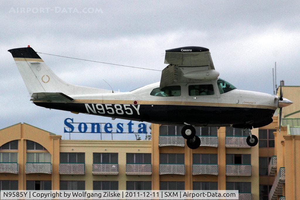 N9585Y, 1981 Cessna 210N Centurion C/N 21064554, visitor