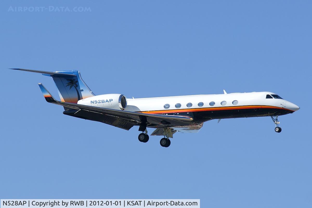 N528AP, 2007 Gulfstream Aerospace GV-SP (G550) C/N 5168, Landing rwy.3