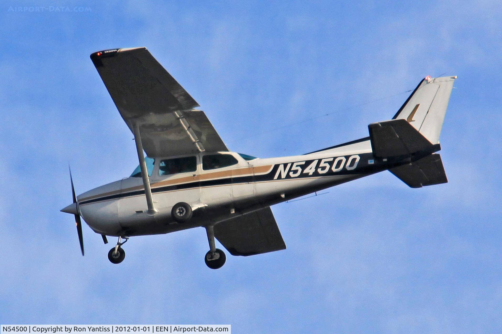 N54500, 1981 Cessna 172P C/N 17274990, Straight in final on the ILS, runway 02, Dillant-Hopkins Airport, Keene, NH
