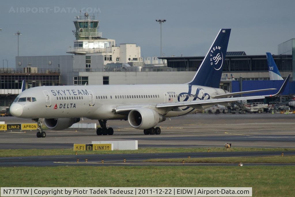 N717TW, 1999 Boeing 757-231 C/N 28485, Dublin