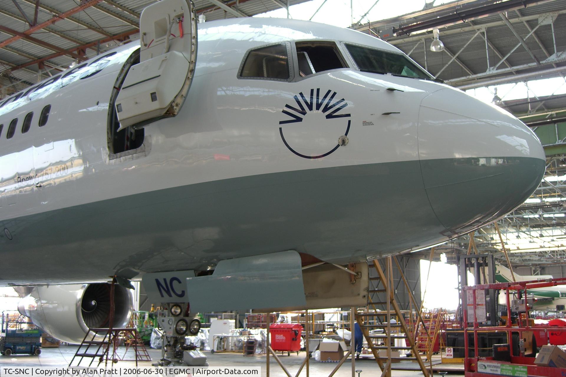 TC-SNC, 1994 Boeing 757-2Q8 C/N 26273, in Air Livery hangar receiving its new Sun Express livery