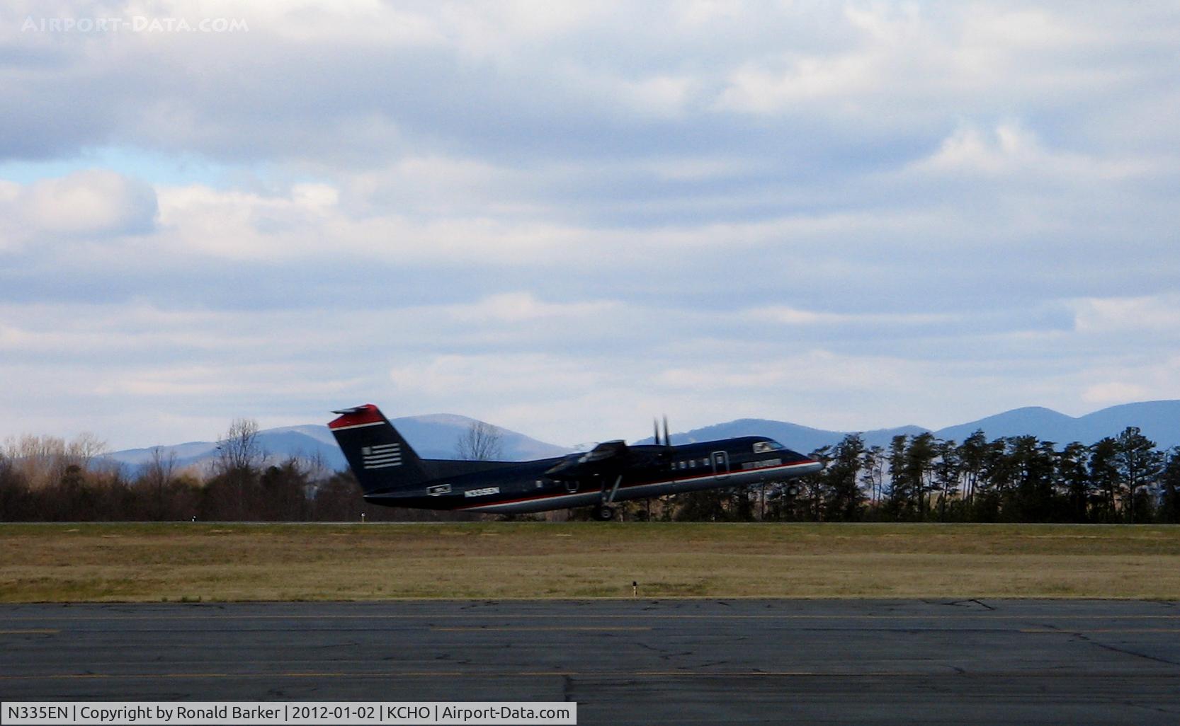 N335EN, 1994 De Havilland Canada DHC-8-311 Dash 8 C/N 375, N335EN departing CHO