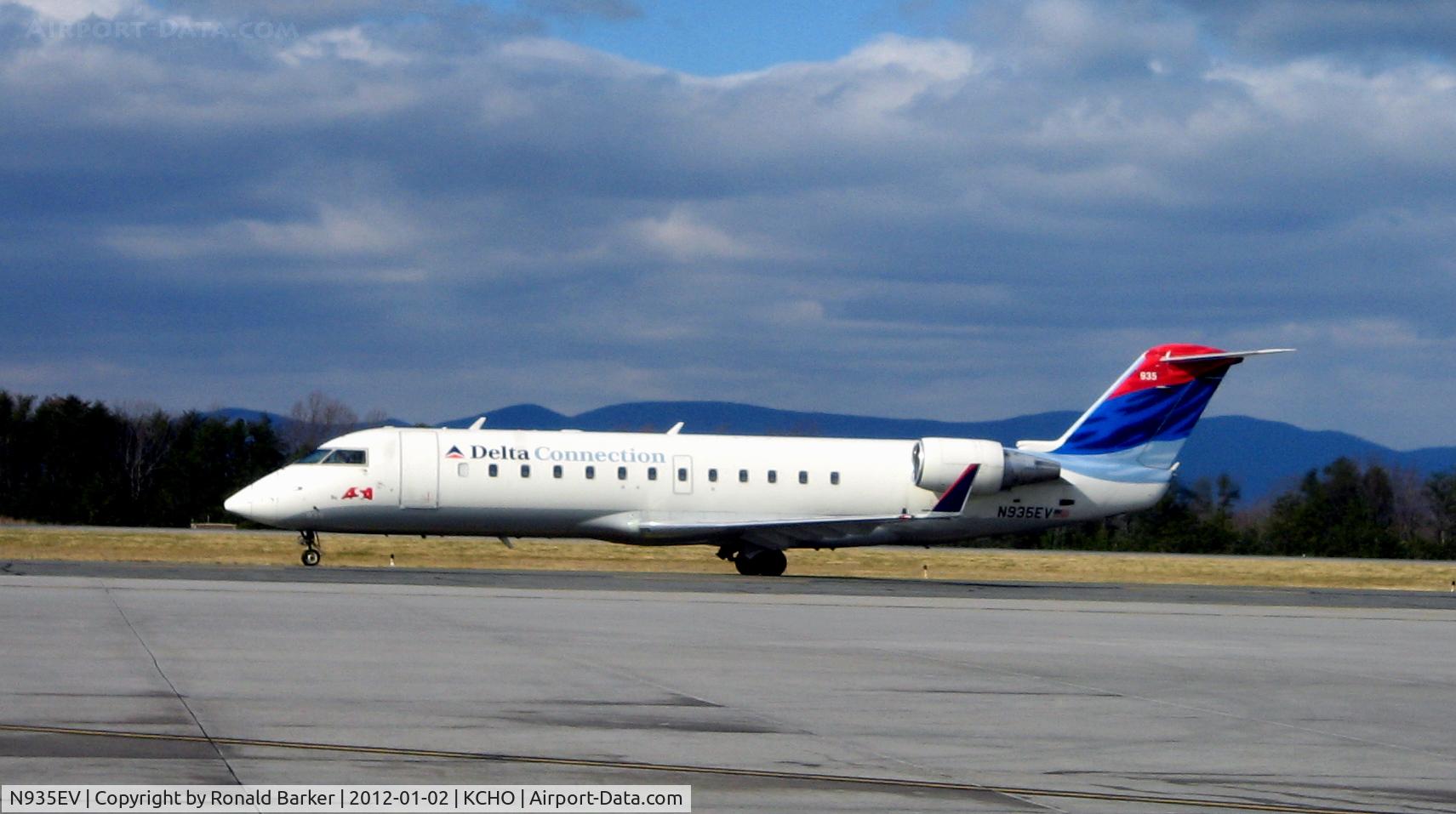 N935EV, 2005 Bombardier CRJ-200ER (CL-600-2B19) C/N 8037, CHO, VA