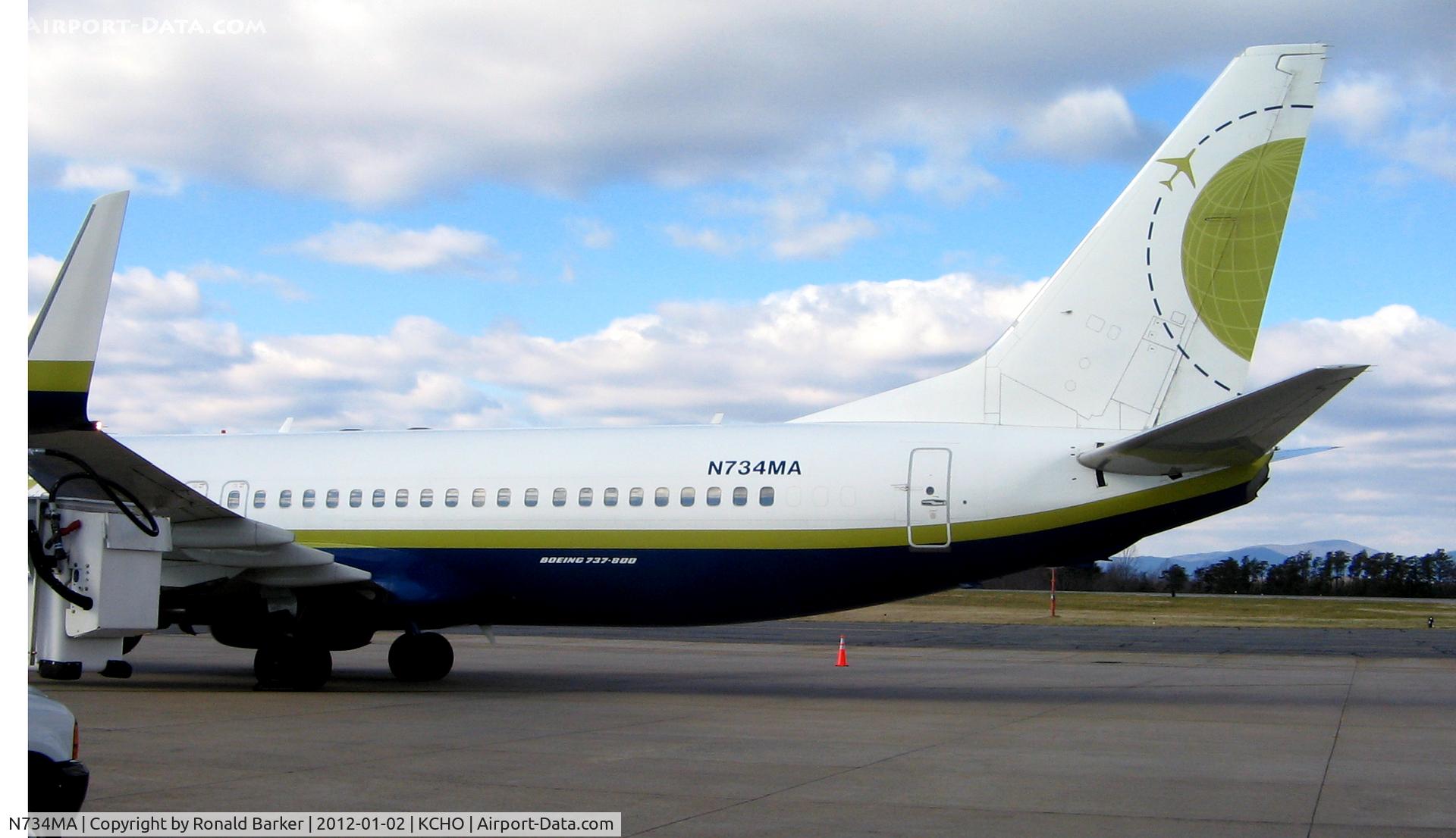 N734MA, 2000 Boeing 737-8Q8 C/N 30039, CHO, VA