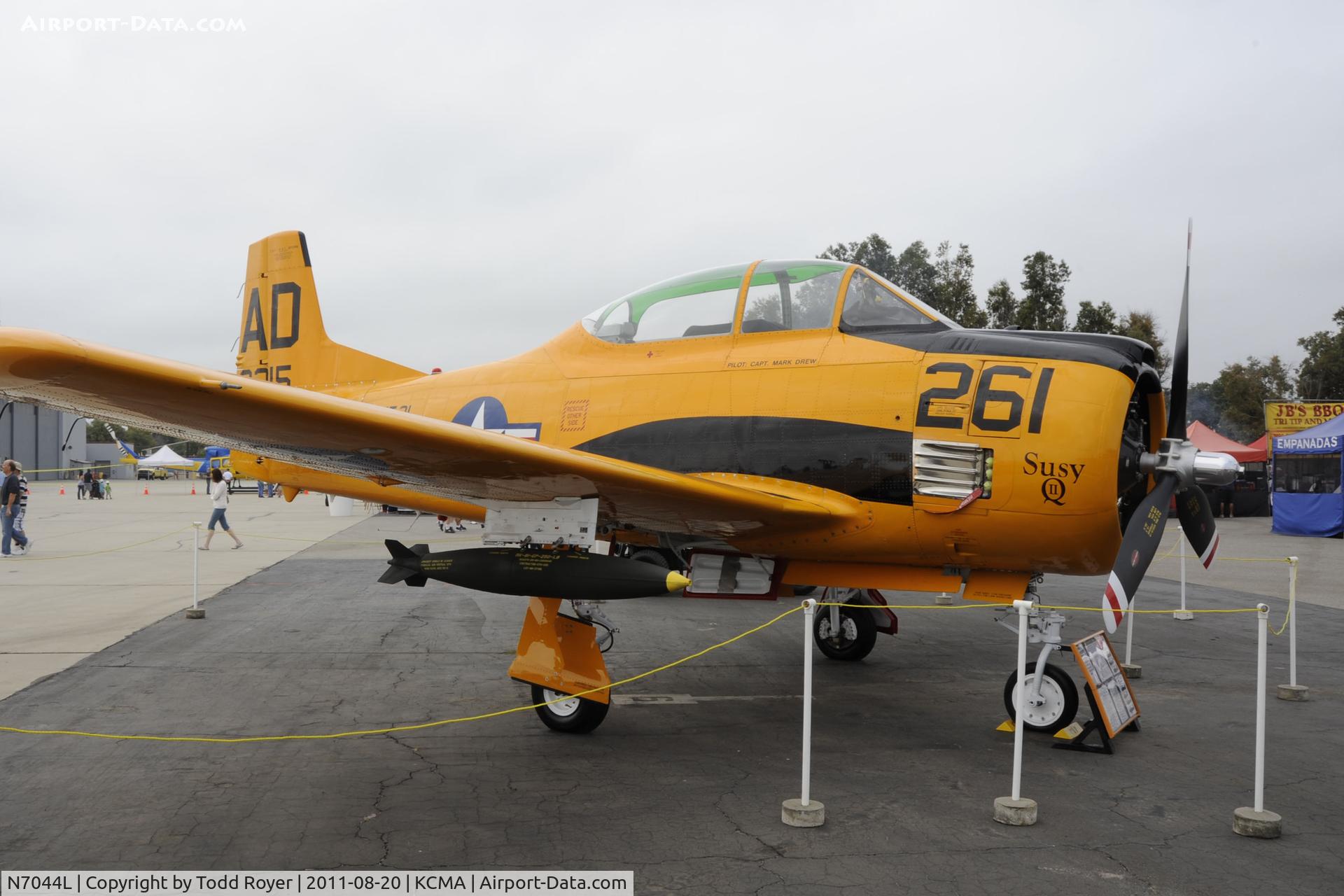 N7044L, 1955 North American T-28B Trojan C/N 200-286 (138215), Camarillo airshow 2011