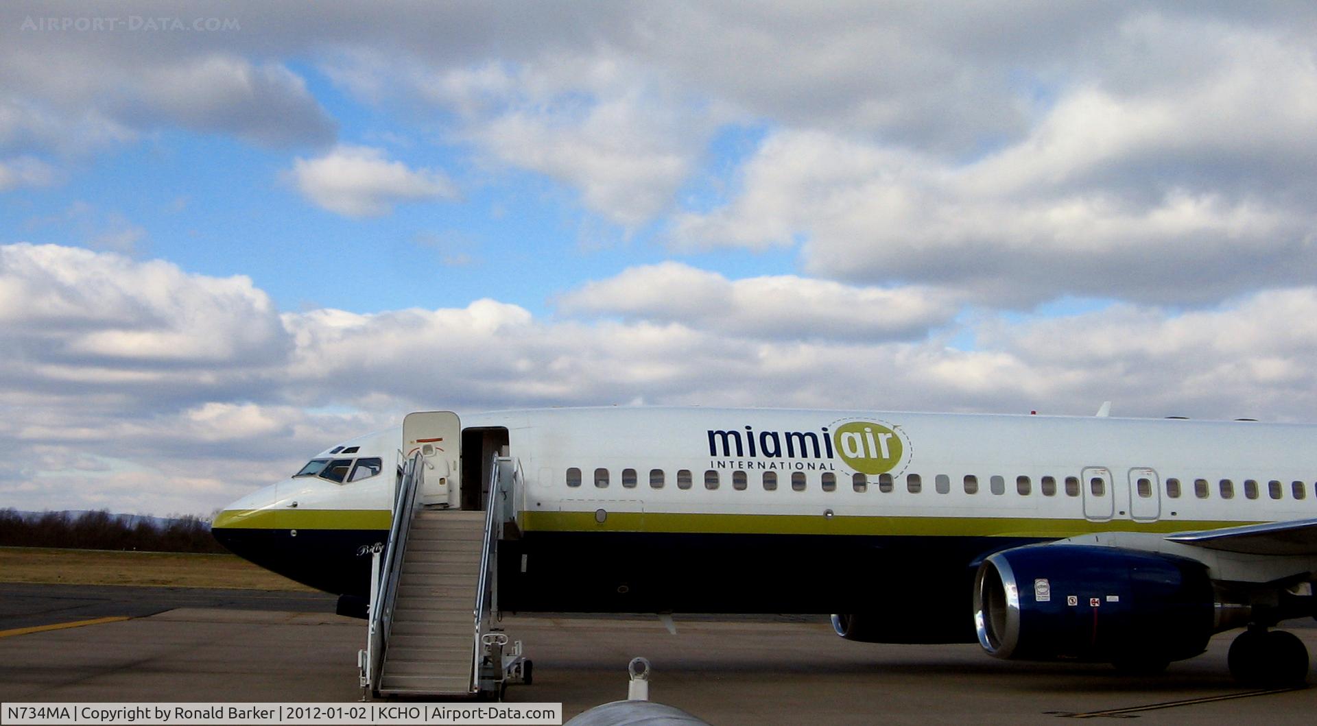 N734MA, 2000 Boeing 737-8Q8 C/N 30039, CHO, VA