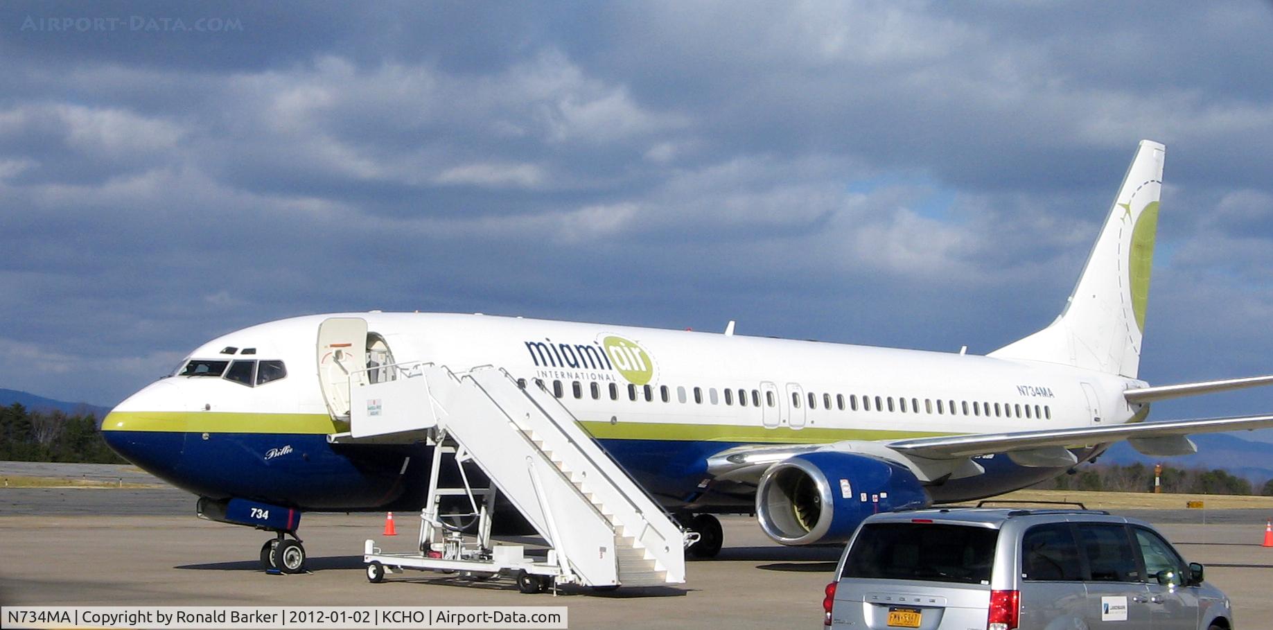 N734MA, 2000 Boeing 737-8Q8 C/N 30039, CHO, VA