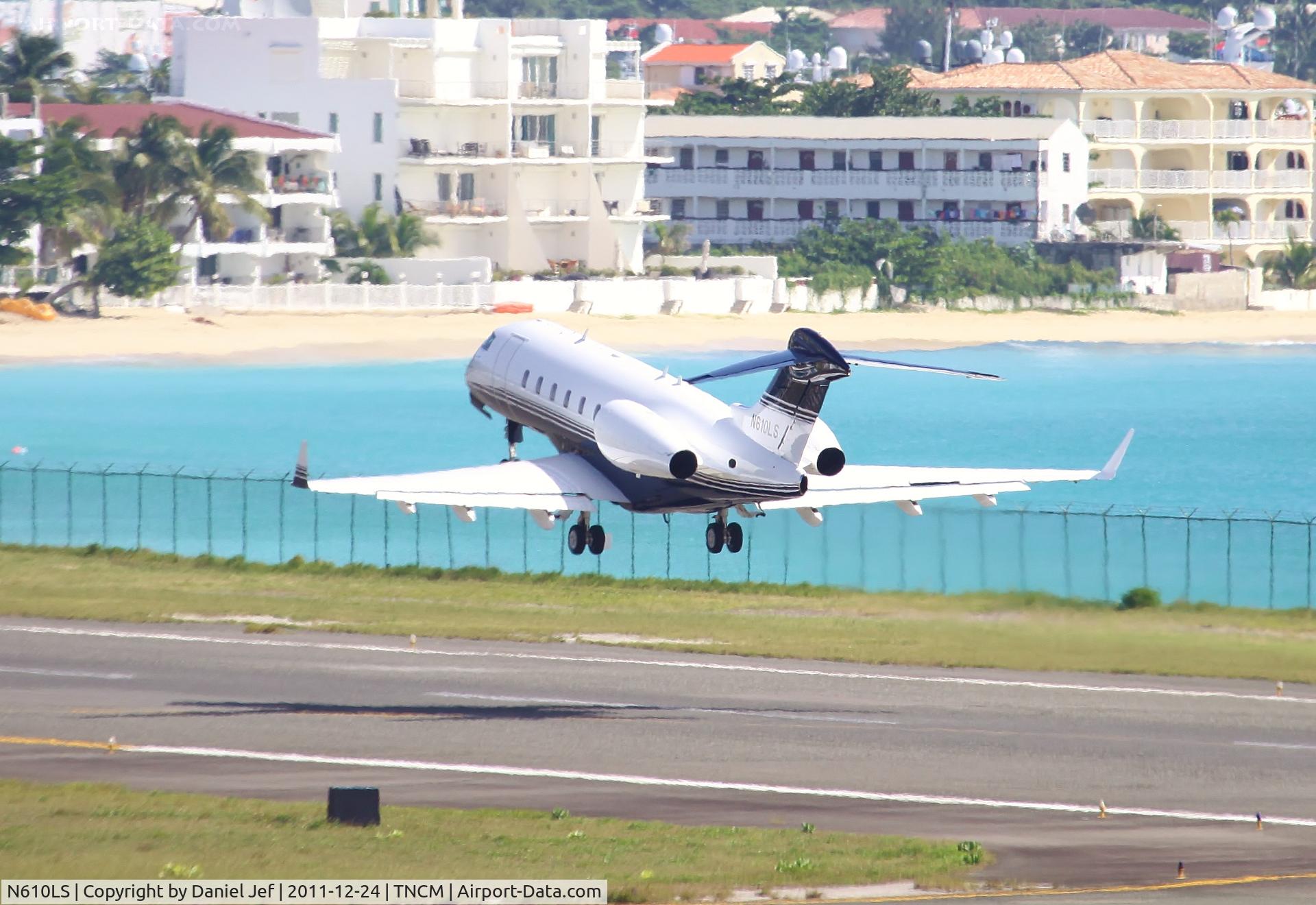 N610LS, 2006 Bombardier Challenger 300 (BD-100-1A10) C/N 20139, N610LS