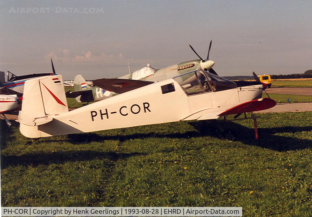 PH-COR, 1976 Dijkman Dulkes Dijkhastar II C/N 001, Home build plane. The plane took off from beach. 

Photo taken at Lelystad Airport.