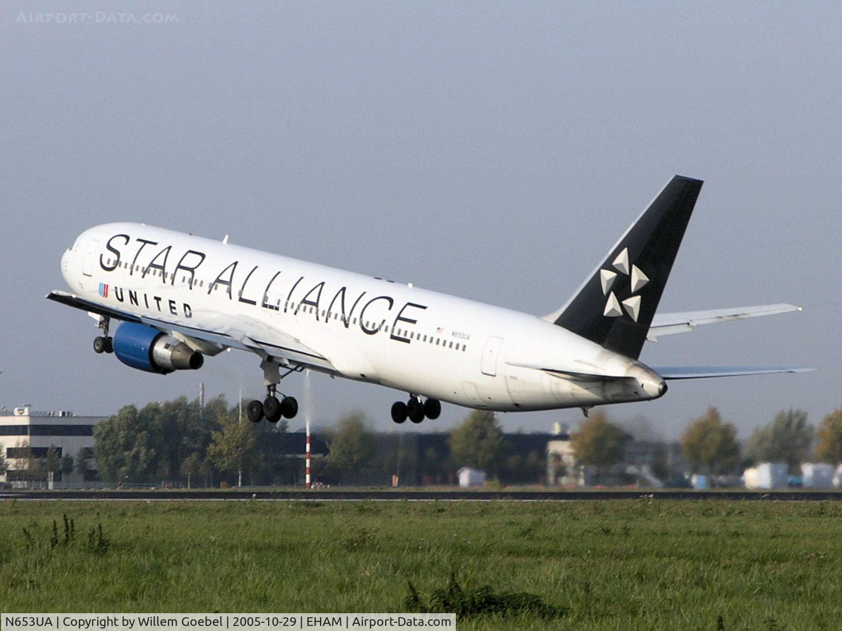 N653UA, 1992 Boeing 767-322 C/N 25391, Take off from Amsterdam Airport on runway 24