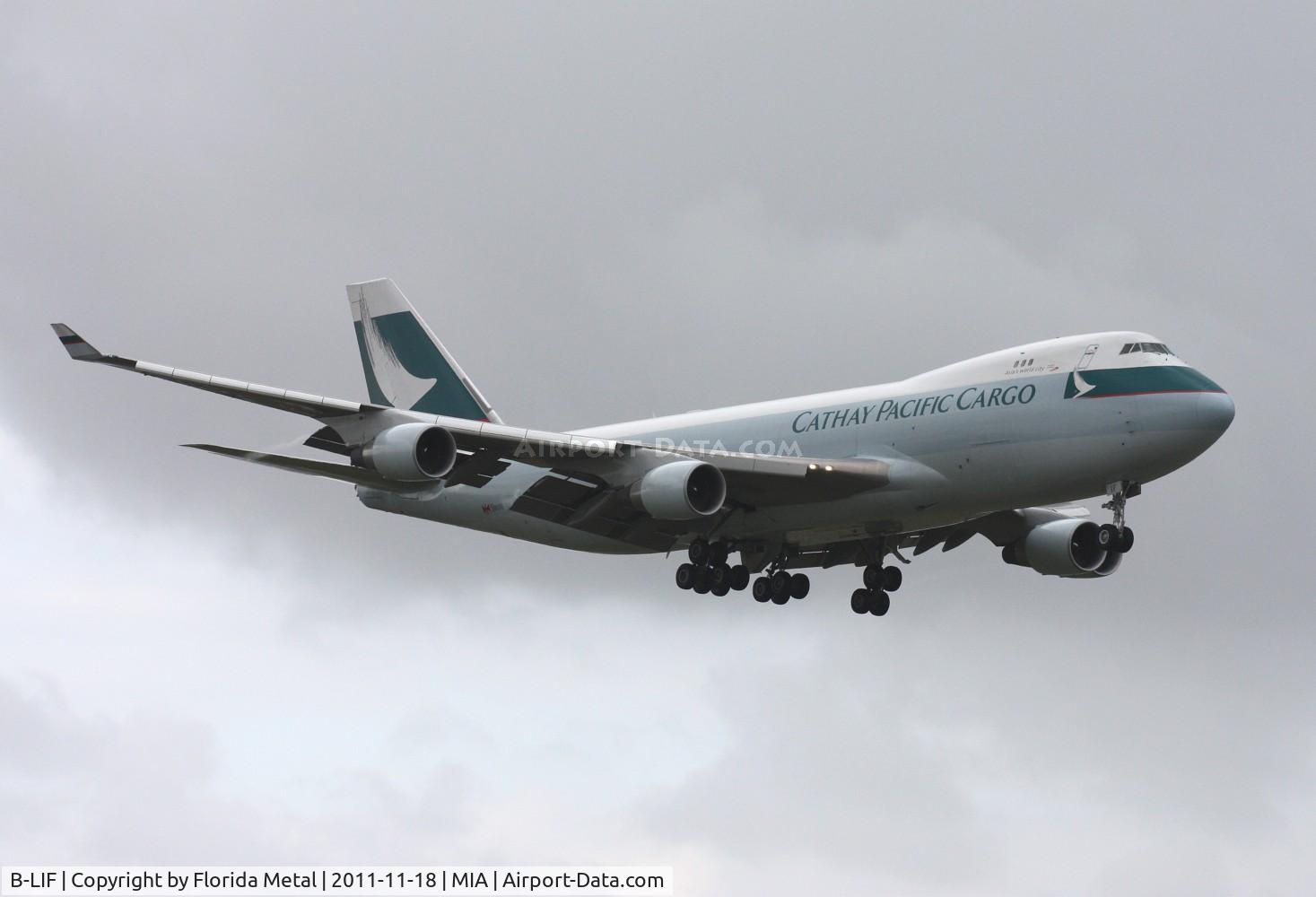 B-LIF, 2009 Boeing 747-467ERF C/N 36871, First opportunity to get Cathay Cargo landing on 9 by El Dorado as it usually arrives right before sunrise - but it was raining today