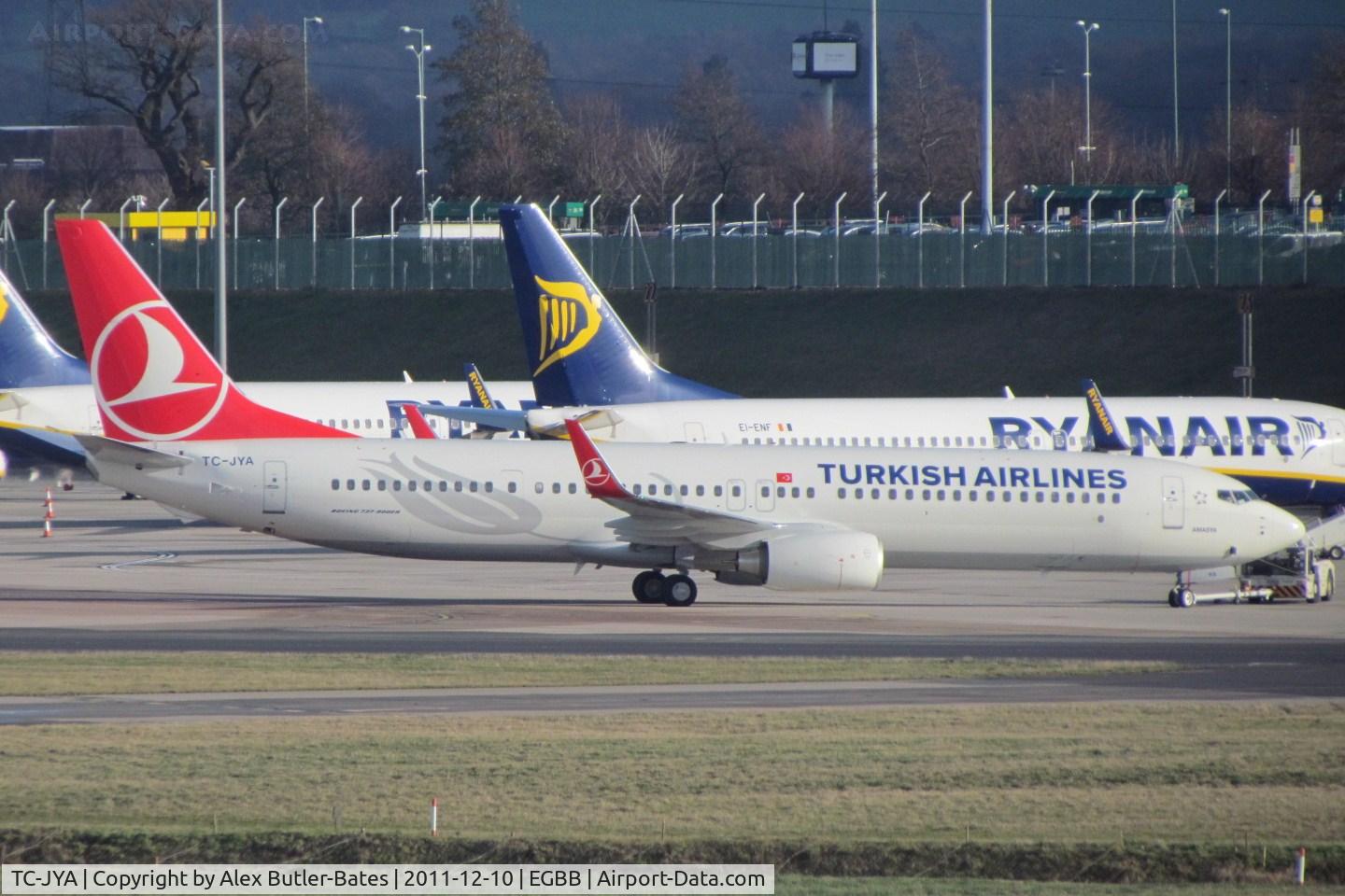TC-JYA, 2011 Boeing 737-9F2/ER C/N 40973, Pushing back