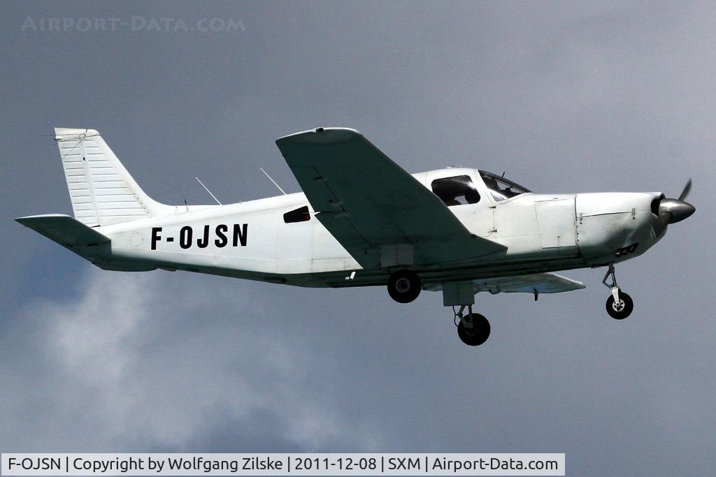 F-OJSN, Piper PA-32-301 Saratoga C/N 32-8006042, visitor