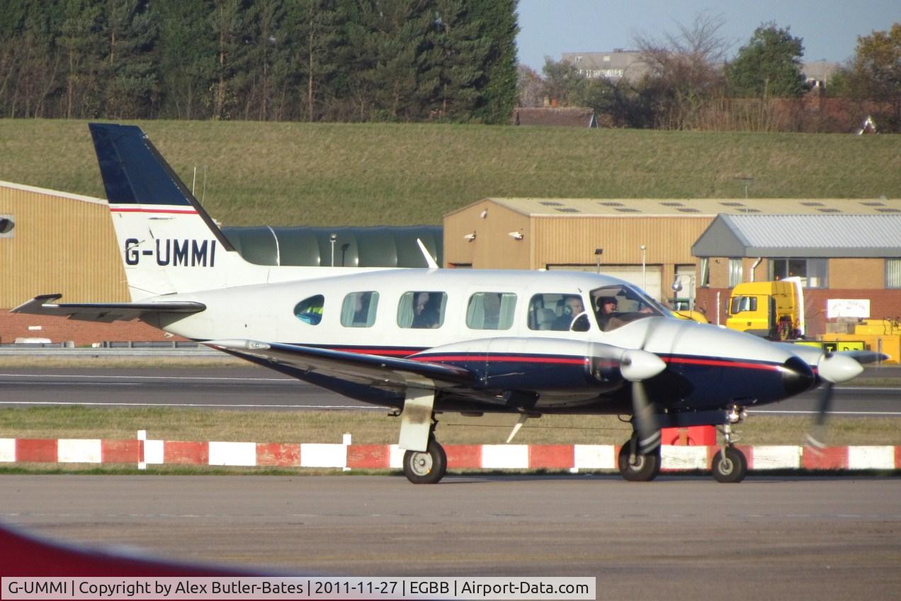 G-UMMI, 1979 Piper PA-31-310 Navajo Navajo C/N 31-7912060, Taxiing in