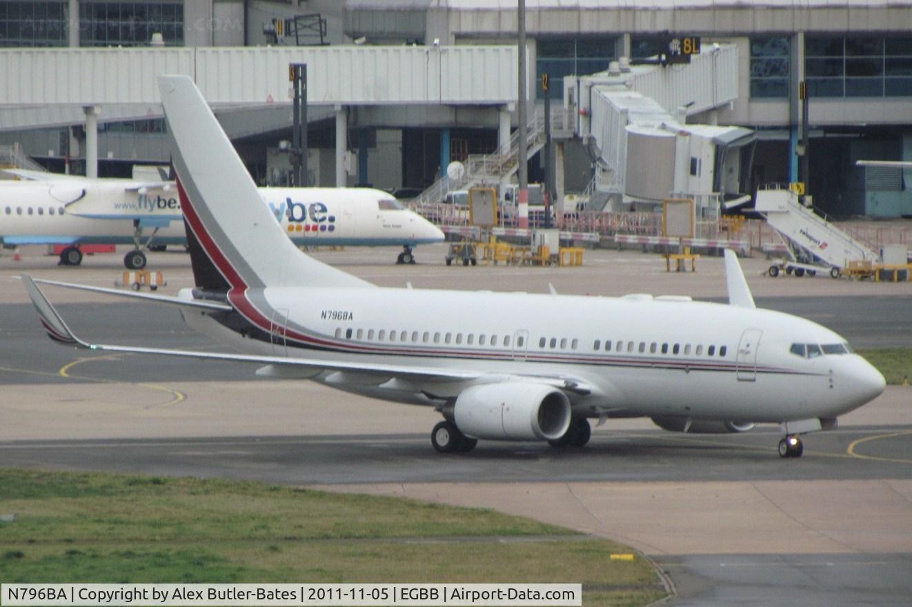 N796BA, 1999 Boeing 737-7BC C/N 30327, Taxiing across the runway to park up
