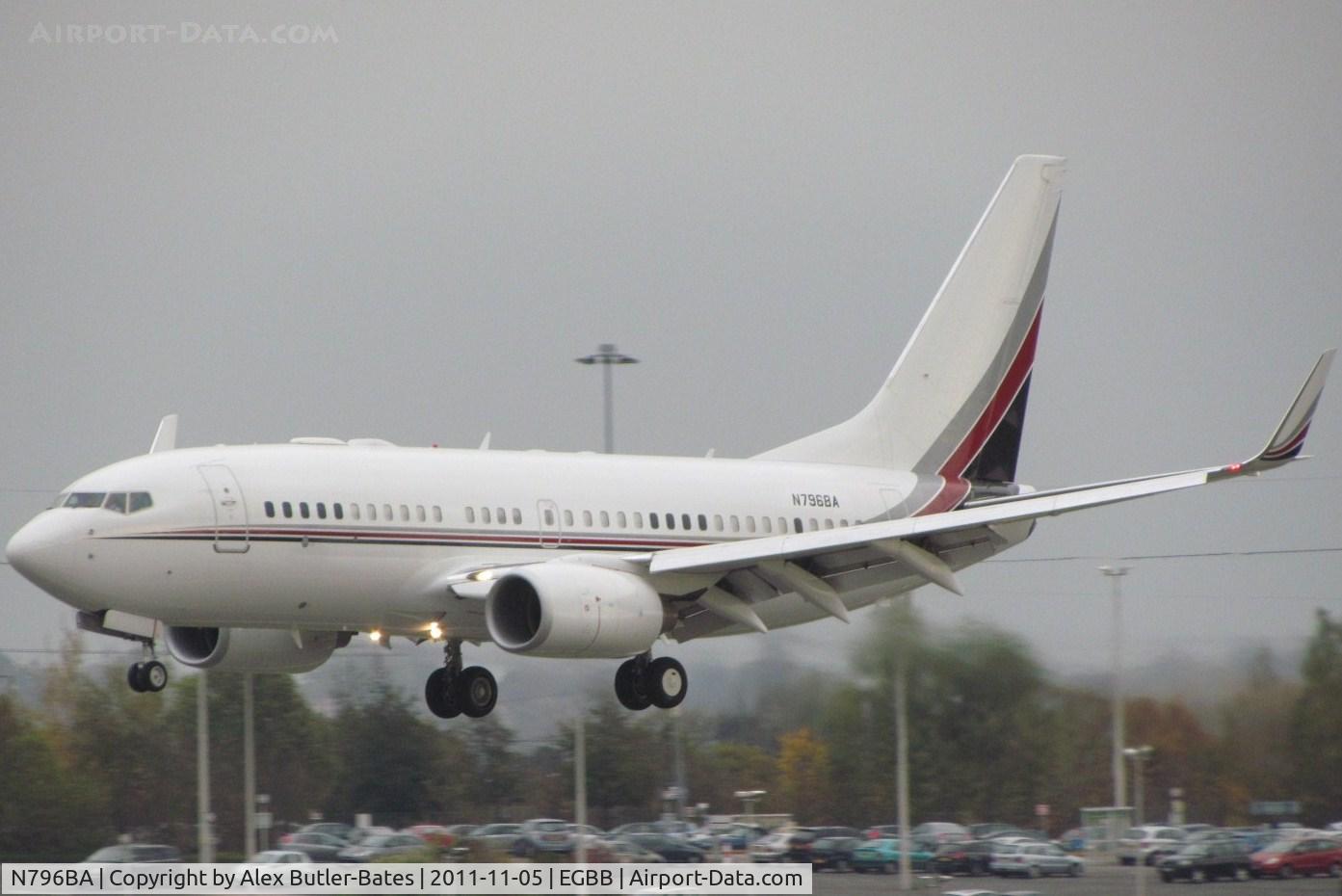 N796BA, 1999 Boeing 737-7BC C/N 30327, Just before touch down
