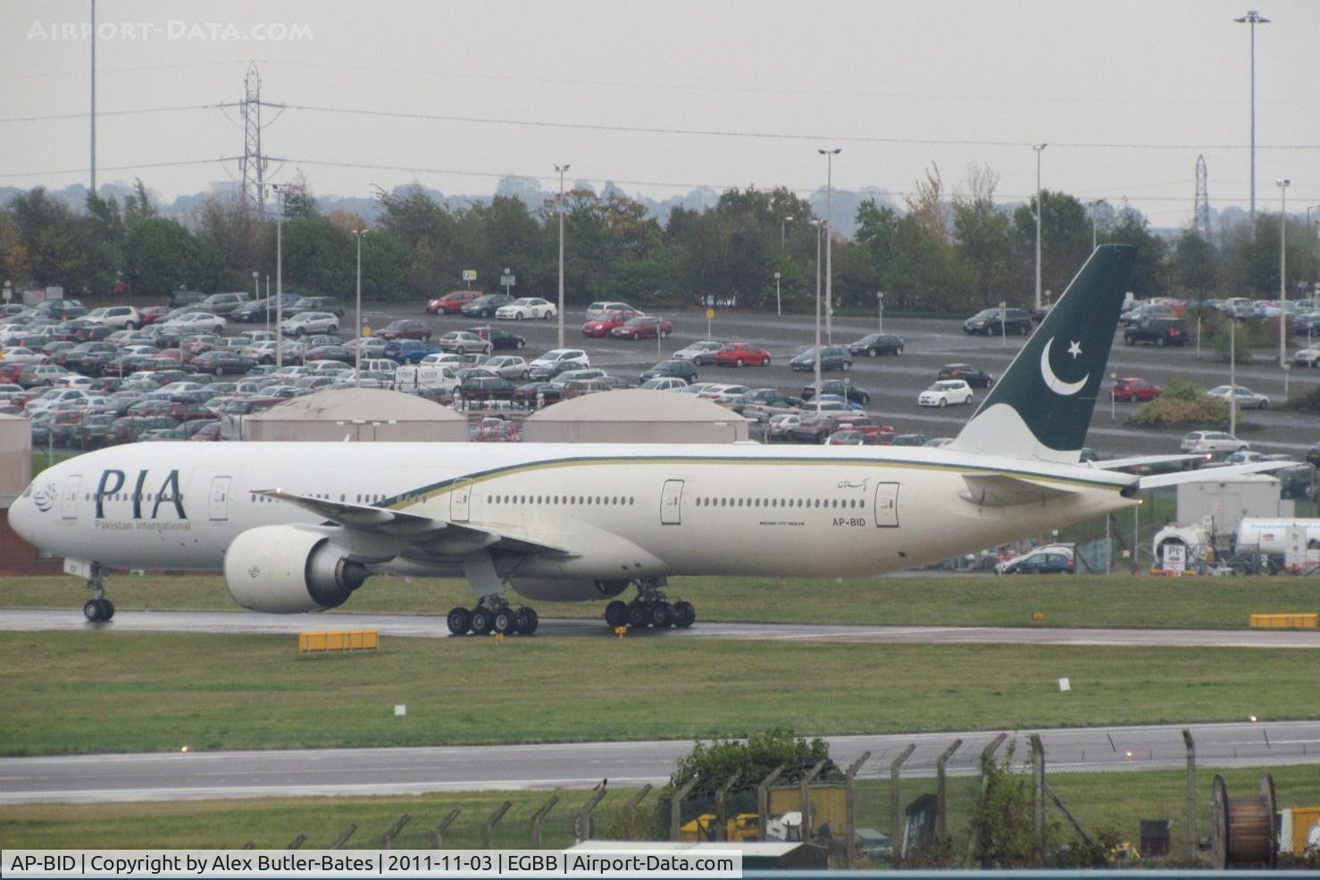 AP-BID, 2008 Boeing 777-340/ER C/N 33780, Used the whole of the runway to stop